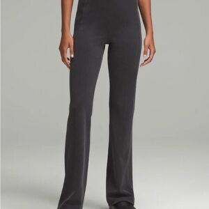 🍋 Lululemon Athletica - Ribbed Softstreme Flare Pant